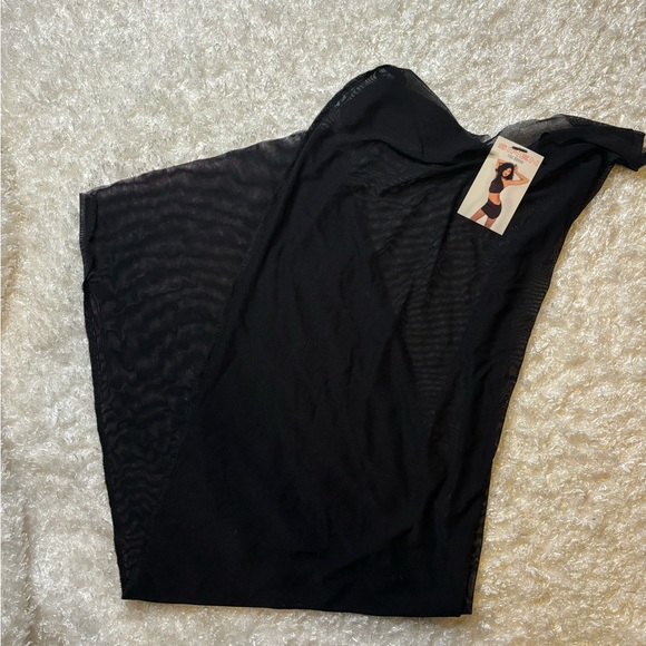 Sheer top and skirt set - Picture 4 of 8